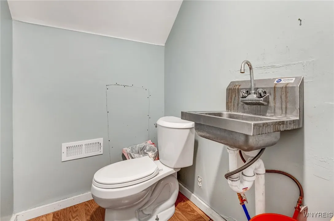 2527 Genesee Street, Cheektowaga, New York 14225, Cheektowaga, New York 14225, 6 Bedrooms Bedrooms, 10 Rooms Rooms,2 BathroomsBathrooms,Residential,For Sale,2527 Genesee Street, Cheektowaga, New York 14225,B1623209