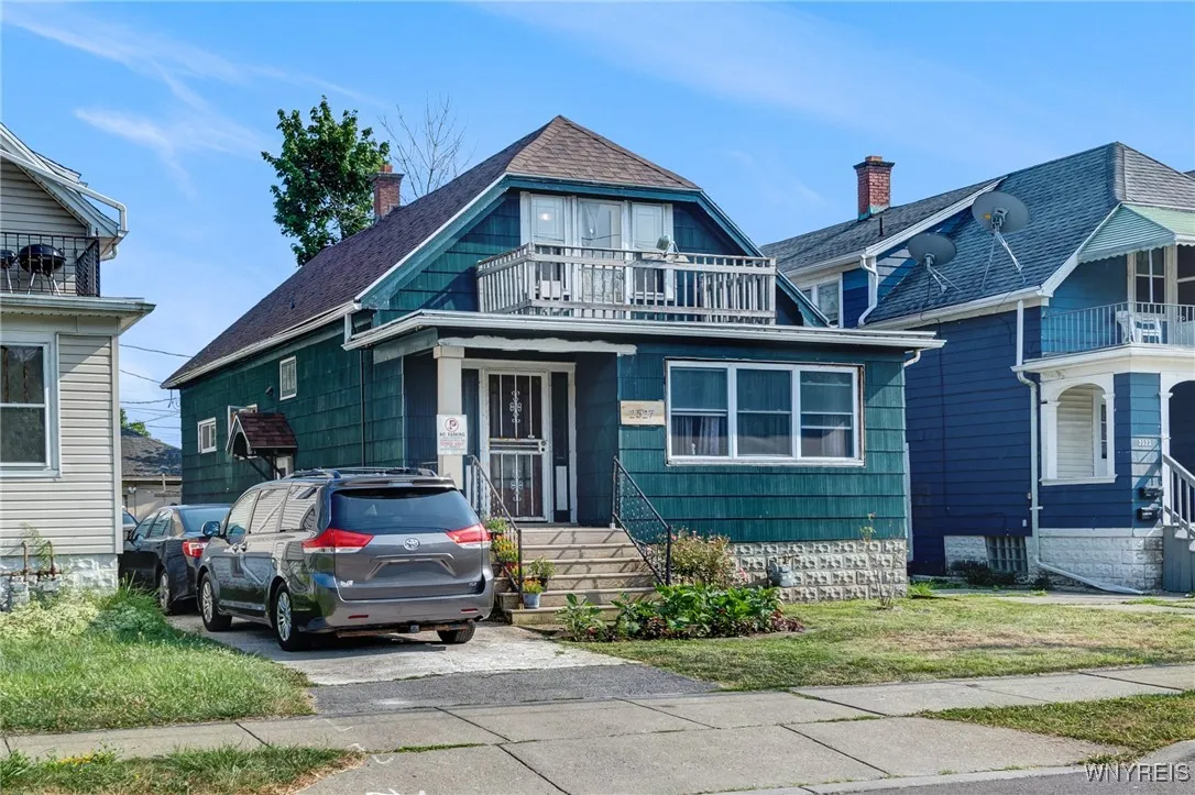 2527 Genesee Street, Cheektowaga, New York 14225, Cheektowaga, New York 14225, 6 Bedrooms Bedrooms, 10 Rooms Rooms,2 BathroomsBathrooms,Residential,For Sale,2527 Genesee Street, Cheektowaga, New York 14225,B1623209