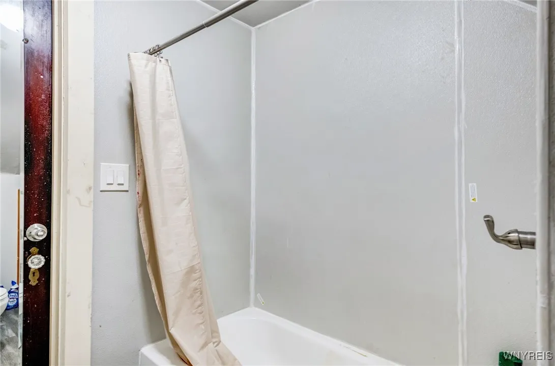 2527 Genesee Street, Cheektowaga, New York 14225, Cheektowaga, New York 14225, 6 Bedrooms Bedrooms, 10 Rooms Rooms,2 BathroomsBathrooms,Residential,For Sale,2527 Genesee Street, Cheektowaga, New York 14225,B1623209