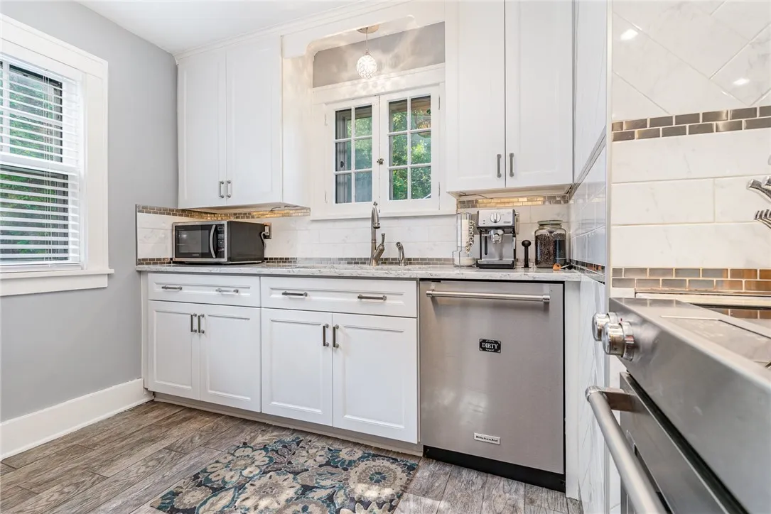 STUNNING UPDATED KITCHEN