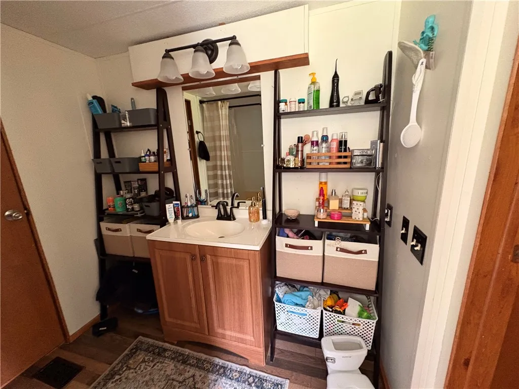 primary bedroom bathroom
