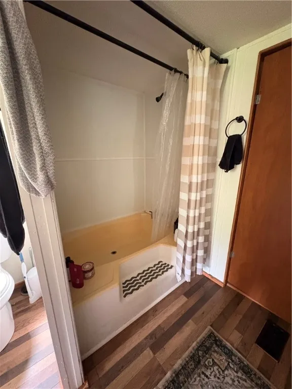 primary bedroom bathroom
