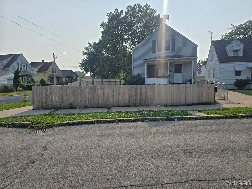 432 32nd Street, Niagara Falls, New York 14303, Niagara Falls, New York 14303, 3 Bedrooms Bedrooms, 6 Rooms Rooms,1 BathroomBathrooms,Residential,For Sale,432 32nd Street, Niagara Falls, New York 14303,B1623218