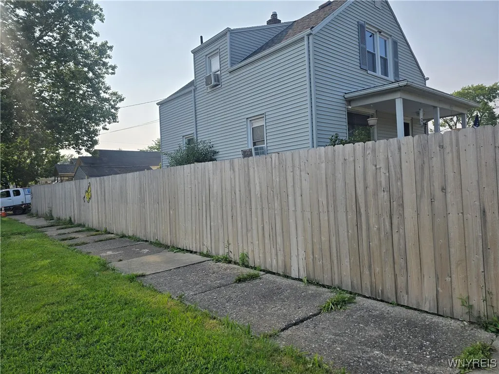 432 32nd Street, Niagara Falls, New York 14303, Niagara Falls, New York 14303, 3 Bedrooms Bedrooms, 6 Rooms Rooms,1 BathroomBathrooms,Residential,For Sale,432 32nd Street, Niagara Falls, New York 14303,B1623218