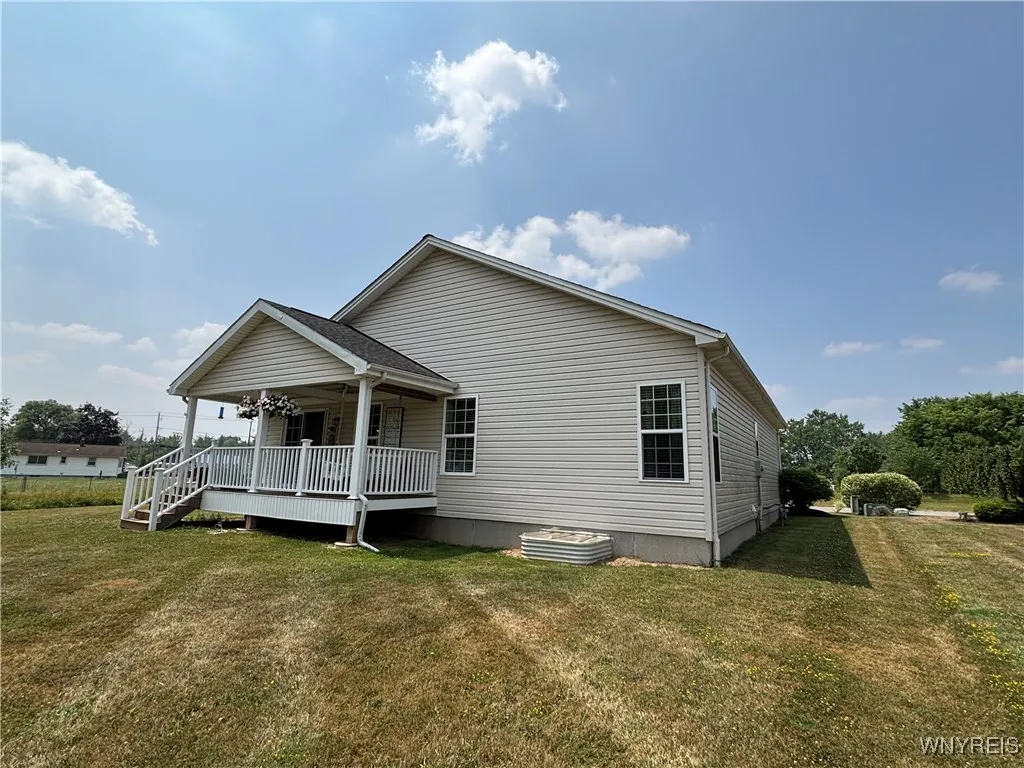 5553 Victoria Lane, Lockport Town, New York 14094, Lockport Town, New York 14094, 3 Bedrooms Bedrooms, 6 Rooms Rooms,2 BathroomsBathrooms,Residential,For Sale,5553 Victoria Lane, Lockport Town, New York 14094,B1622812