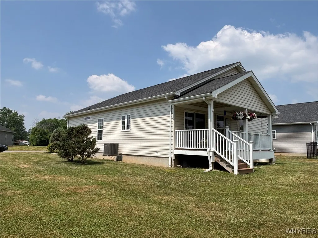 5553 Victoria Lane, Lockport Town, New York 14094, Lockport Town, New York 14094, 3 Bedrooms Bedrooms, 6 Rooms Rooms,2 BathroomsBathrooms,Residential,For Sale,5553 Victoria Lane, Lockport Town, New York 14094,B1622812