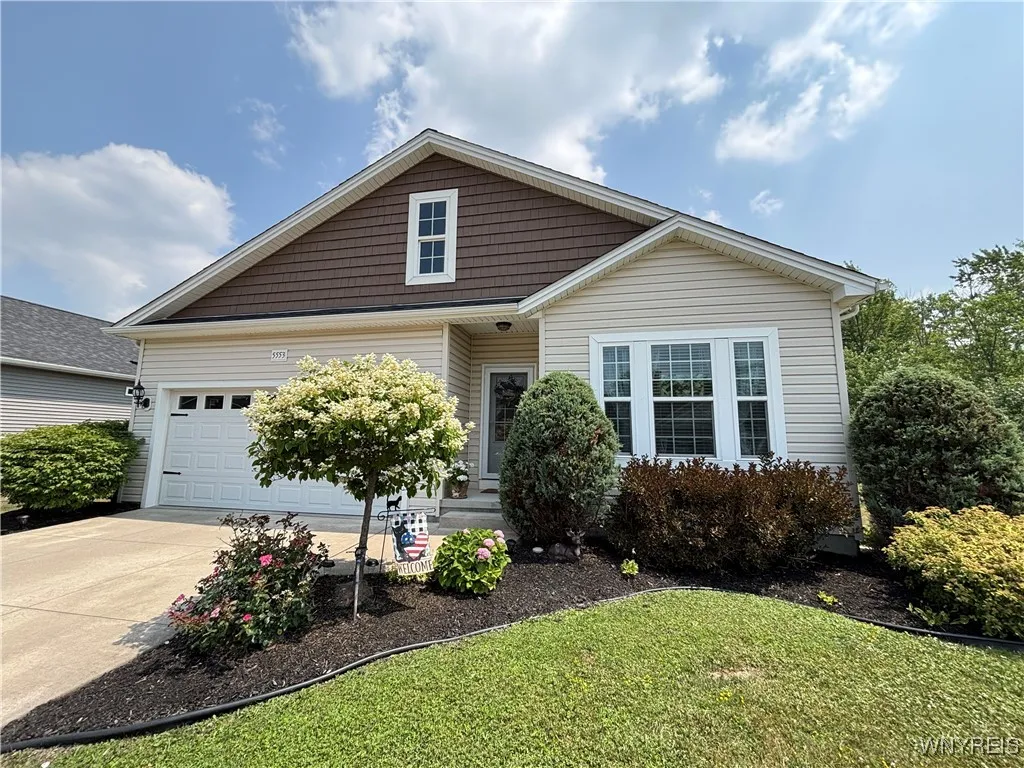 5553 Victoria Lane, Lockport Town, New York 14094, Lockport Town, New York 14094, 3 Bedrooms Bedrooms, 6 Rooms Rooms,2 BathroomsBathrooms,Residential,For Sale,5553 Victoria Lane, Lockport Town, New York 14094,B1622812