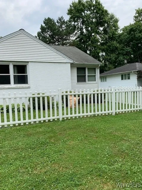 4441 East E Overlook Drive, Clarence, New York 142, Clarence, New York 14221, 3 Bedrooms Bedrooms, 6 Rooms Rooms,1 BathroomBathrooms,Residential,For Sale,4441 East E Overlook Drive, Clarence, New York 142,B1622656