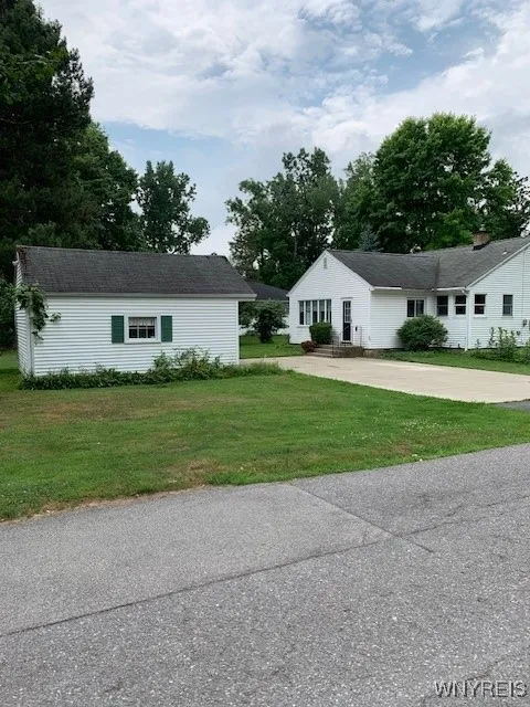 4441 East E Overlook Drive, Clarence, New York 142, Clarence, New York 14221, 3 Bedrooms Bedrooms, 6 Rooms Rooms,1 BathroomBathrooms,Residential,For Sale,4441 East E Overlook Drive, Clarence, New York 142,B1622656