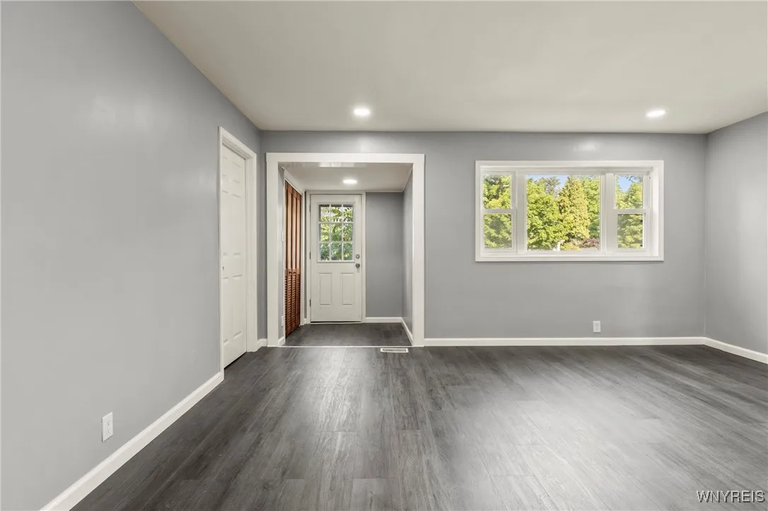 4603 South Park Avenue, Hamburg, New York 14075, Hamburg, New York 14075, 2 Bedrooms Bedrooms, 5 Rooms Rooms,1 BathroomBathrooms,Residential,For Sale,4603 South Park Avenue, Hamburg, New York 14075,B1623225