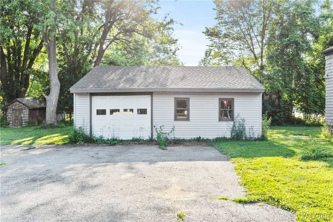 4603 South Park Avenue, Hamburg, New York 14075, Hamburg, New York 14075, 2 Bedrooms Bedrooms, 5 Rooms Rooms,1 BathroomBathrooms,Residential,For Sale,4603 South Park Avenue, Hamburg, New York 14075,B1623225