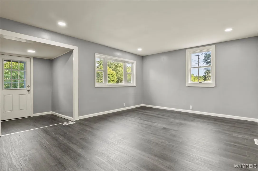 4603 South Park Avenue, Hamburg, New York 14075, Hamburg, New York 14075, 2 Bedrooms Bedrooms, 5 Rooms Rooms,1 BathroomBathrooms,Residential,For Sale,4603 South Park Avenue, Hamburg, New York 14075,B1623225