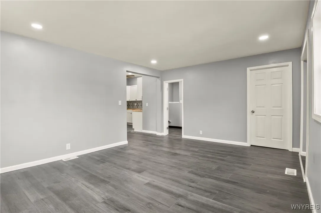 4603 South Park Avenue, Hamburg, New York 14075, Hamburg, New York 14075, 2 Bedrooms Bedrooms, 5 Rooms Rooms,1 BathroomBathrooms,Residential,For Sale,4603 South Park Avenue, Hamburg, New York 14075,B1623225