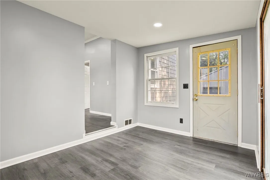 4603 South Park Avenue, Hamburg, New York 14075, Hamburg, New York 14075, 2 Bedrooms Bedrooms, 5 Rooms Rooms,1 BathroomBathrooms,Residential,For Sale,4603 South Park Avenue, Hamburg, New York 14075,B1623225