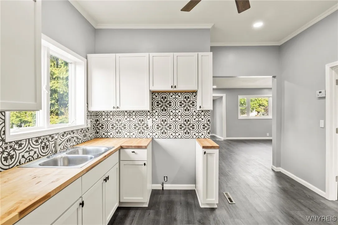 4603 South Park Avenue, Hamburg, New York 14075, Hamburg, New York 14075, 2 Bedrooms Bedrooms, 5 Rooms Rooms,1 BathroomBathrooms,Residential,For Sale,4603 South Park Avenue, Hamburg, New York 14075,B1623225