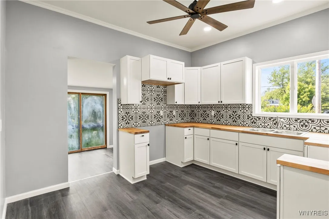 4603 South Park Avenue, Hamburg, New York 14075, Hamburg, New York 14075, 2 Bedrooms Bedrooms, 5 Rooms Rooms,1 BathroomBathrooms,Residential,For Sale,4603 South Park Avenue, Hamburg, New York 14075,B1623225