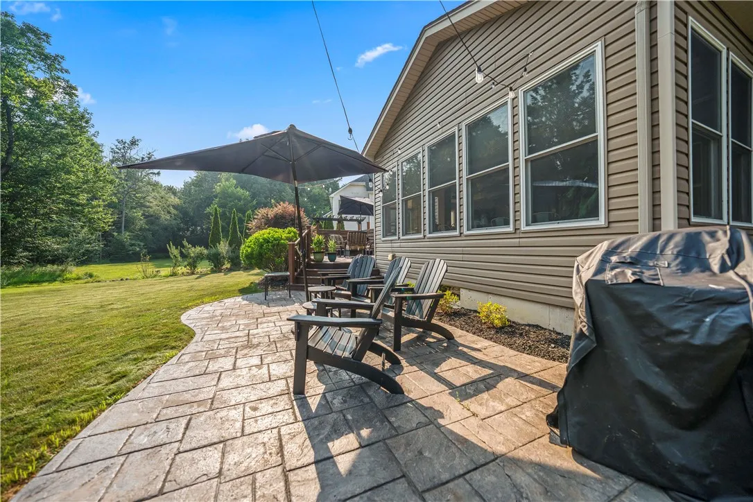 249 Gallant Fox Ln, Webster, New York 14580, Webster, New York 14580, 5 Bedrooms Bedrooms, 9 Rooms Rooms,2 BathroomsBathrooms,Residential,For Sale,249 Gallant Fox Ln, Webster, New York 14580,R1622823