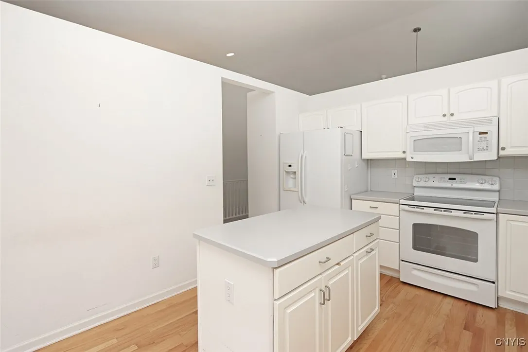 5189 Pointe East Drive, Dewitt, New York 13078, De Witt, New York 13078, 3 Bedrooms Bedrooms, 8 Rooms Rooms,2 BathroomsBathrooms,Residential,For Sale,5189 Pointe East Drive, Dewitt, New York 13078,S1622507