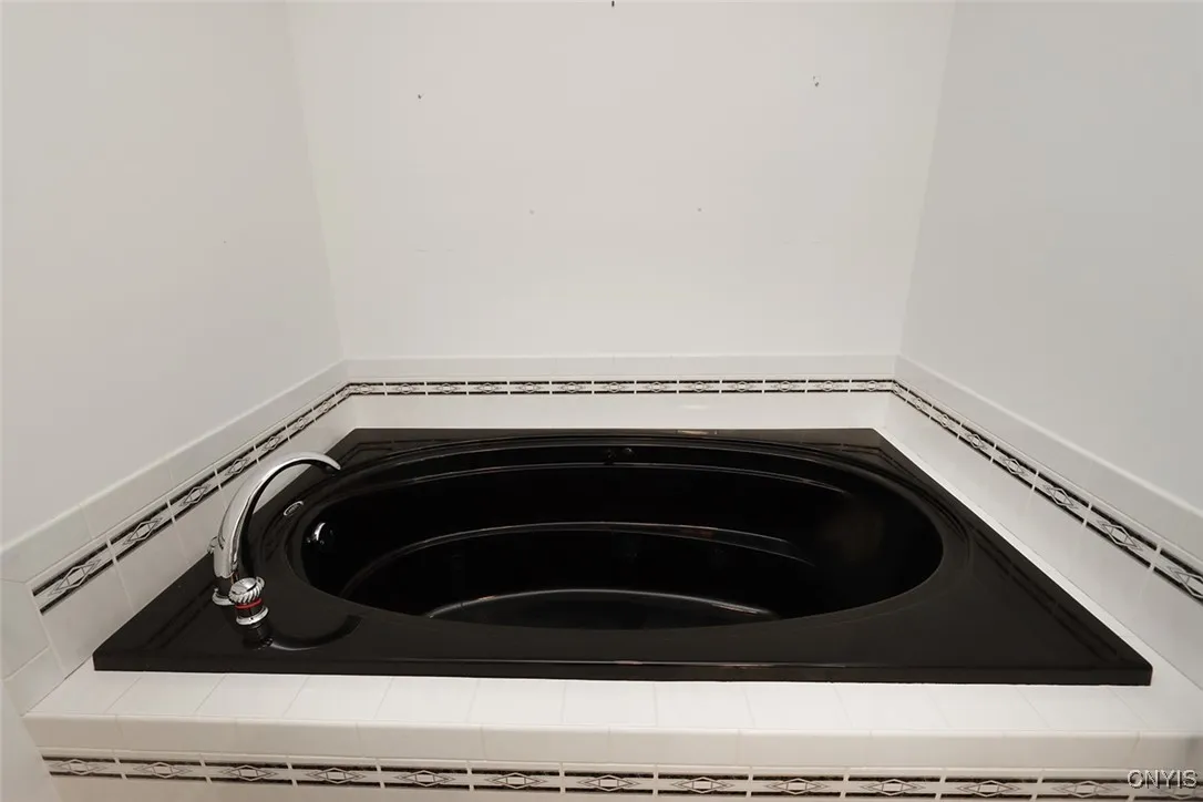 5189 Pointe East Drive, Dewitt, New York 13078, De Witt, New York 13078, 3 Bedrooms Bedrooms, 8 Rooms Rooms,2 BathroomsBathrooms,Residential,For Sale,5189 Pointe East Drive, Dewitt, New York 13078,S1622507