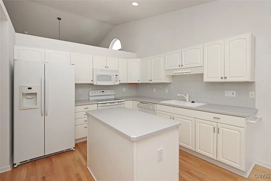 5189 Pointe East Drive, Dewitt, New York 13078, De Witt, New York 13078, 3 Bedrooms Bedrooms, 8 Rooms Rooms,2 BathroomsBathrooms,Residential,For Sale,5189 Pointe East Drive, Dewitt, New York 13078,S1622507