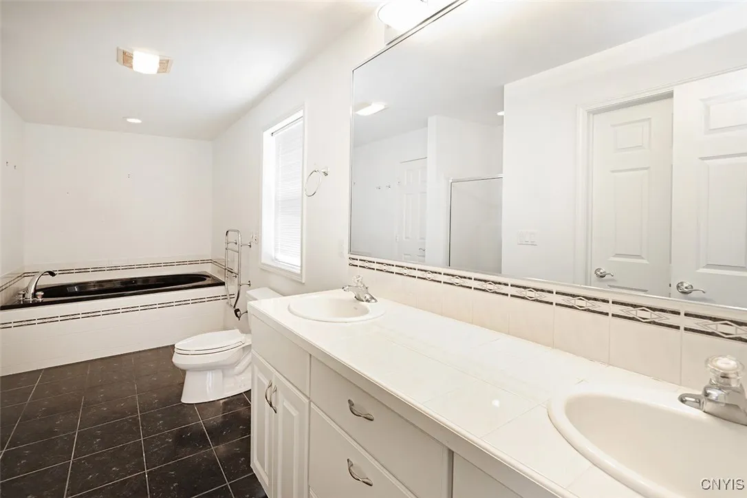 5189 Pointe East Drive, Dewitt, New York 13078, De Witt, New York 13078, 3 Bedrooms Bedrooms, 8 Rooms Rooms,2 BathroomsBathrooms,Residential,For Sale,5189 Pointe East Drive, Dewitt, New York 13078,S1622507