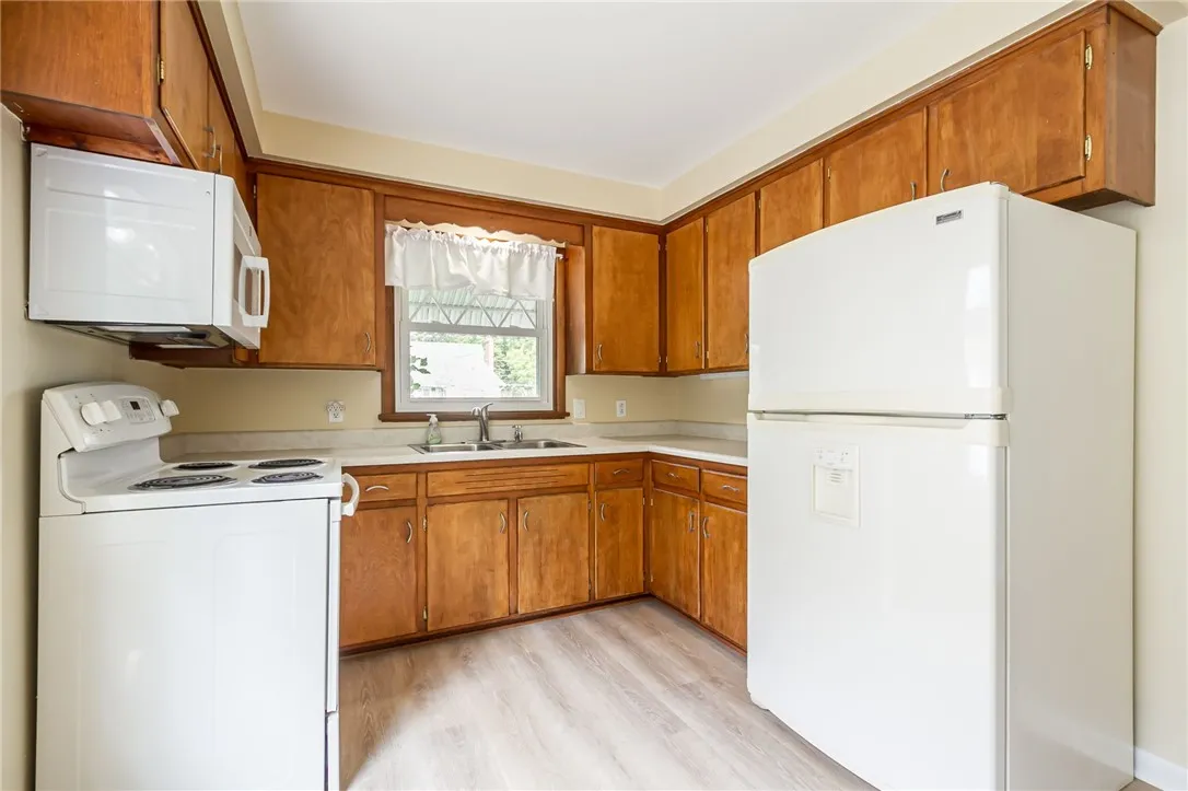 827 Harmon Road, Penfield, New York 14526, Penfield, New York 14526, 4 Bedrooms Bedrooms, ,2 BathroomsBathrooms,Residential,For Sale,827 Harmon Road, Penfield, New York 14526,R1621494