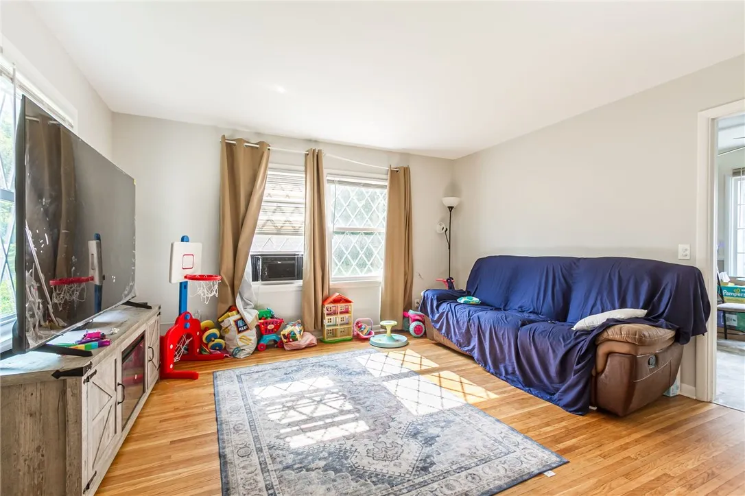 827 Harmon Road, Penfield, New York 14526, Penfield, New York 14526, 4 Bedrooms Bedrooms, ,2 BathroomsBathrooms,Residential,For Sale,827 Harmon Road, Penfield, New York 14526,R1621494