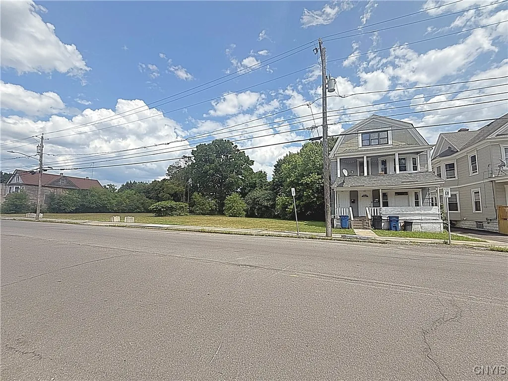 1541 South Avenue 43, Syracuse, New York 13207, Syracuse, New York 13207, 6 Bedrooms Bedrooms, ,2 BathroomsBathrooms,Residential,For Sale,1541 South Avenue 43, Syracuse, New York 13207,S1622816