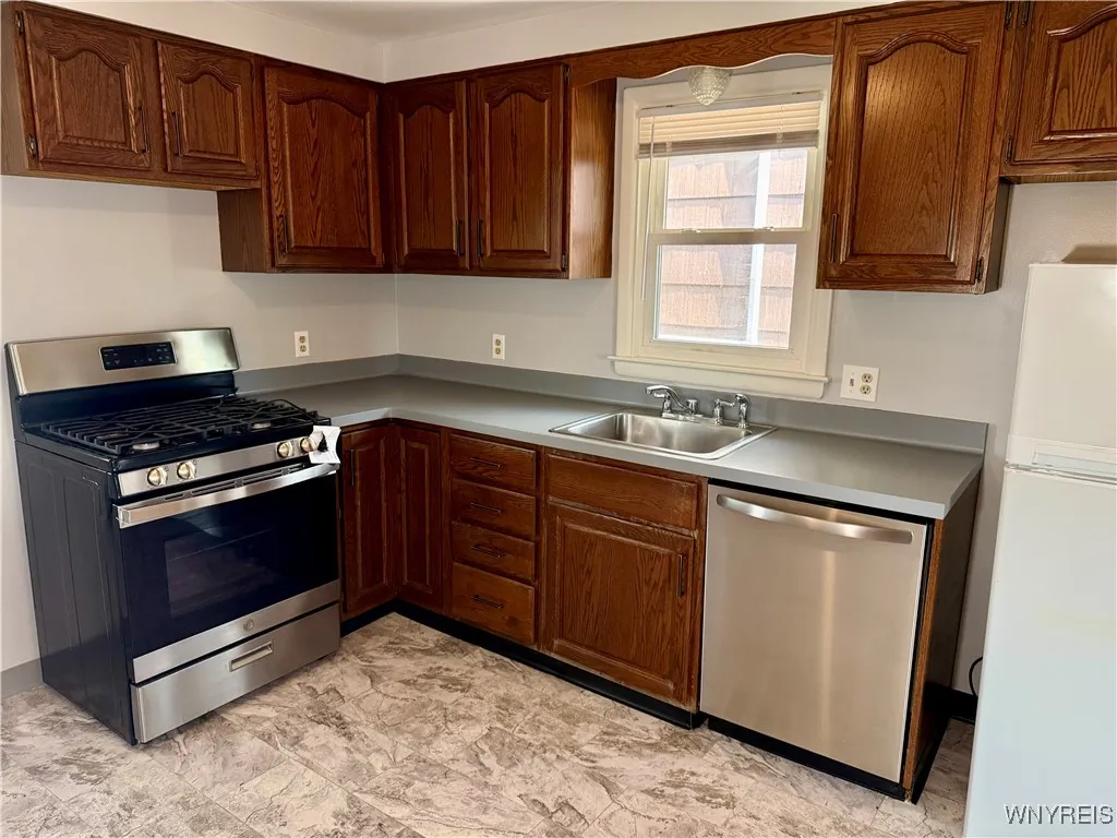 84 Rockland Road, Tonawanda, New York 14150, Tonawanda, New York 14150, 3 Bedrooms Bedrooms, 6 Rooms Rooms,1 BathroomBathrooms,Residential,For Sale,84 Rockland Road, Tonawanda, New York 14150,B1623222