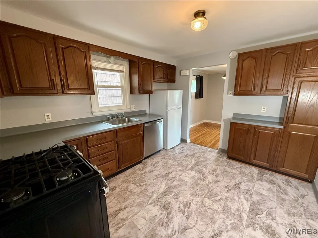 84 Rockland Road, Tonawanda, New York 14150, Tonawanda, New York 14150, 3 Bedrooms Bedrooms, 6 Rooms Rooms,1 BathroomBathrooms,Residential,For Sale,84 Rockland Road, Tonawanda, New York 14150,B1623222