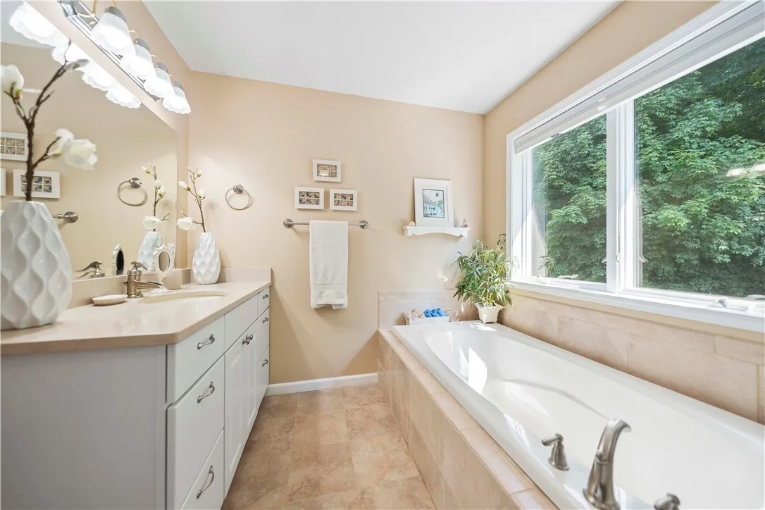 22 Jewelberry Dr, Penfield, New York 14580, Penfield, New York 14580, 3 Bedrooms Bedrooms, 9 Rooms Rooms,2 BathroomsBathrooms,Residential,For Sale,22 Jewelberry Dr, Penfield, New York 14580,R1622081