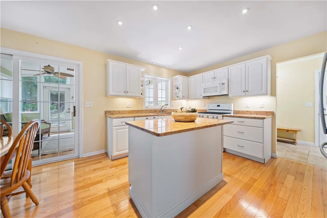 22 Jewelberry Dr, Penfield, New York 14580, Penfield, New York 14580, 3 Bedrooms Bedrooms, 9 Rooms Rooms,2 BathroomsBathrooms,Residential,For Sale,22 Jewelberry Dr, Penfield, New York 14580,R1622081