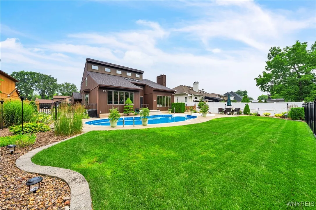 8325 Ziblut Court, Niagara, New York 14304, Niagara, New York 14304, 3 Bedrooms Bedrooms, 12 Rooms Rooms,3 BathroomsBathrooms,Residential,For Sale,8325 Ziblut Court, Niagara, New York 14304,B1622601