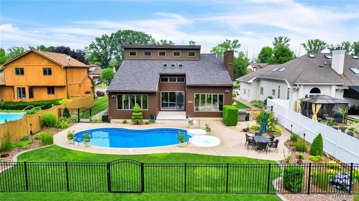 8325 Ziblut Court, Niagara, New York 14304, Niagara, New York 14304, 3 Bedrooms Bedrooms, 12 Rooms Rooms,3 BathroomsBathrooms,Residential,For Sale,8325 Ziblut Court, Niagara, New York 14304,B1622601