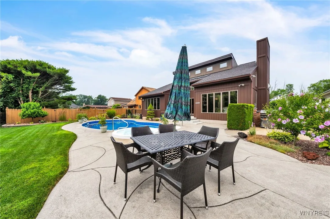 8325 Ziblut Court, Niagara, New York 14304, Niagara, New York 14304, 3 Bedrooms Bedrooms, 12 Rooms Rooms,3 BathroomsBathrooms,Residential,For Sale,8325 Ziblut Court, Niagara, New York 14304,B1622601