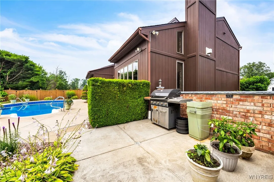 8325 Ziblut Court, Niagara, New York 14304, Niagara, New York 14304, 3 Bedrooms Bedrooms, 12 Rooms Rooms,3 BathroomsBathrooms,Residential,For Sale,8325 Ziblut Court, Niagara, New York 14304,B1622601