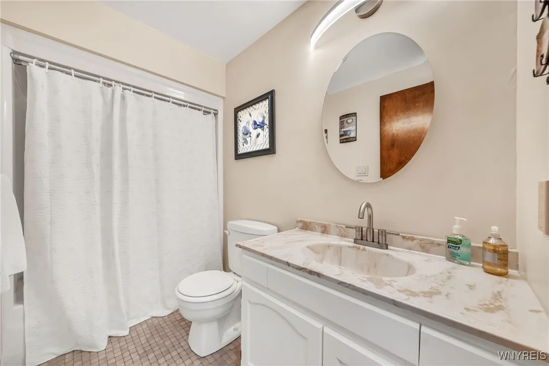 8325 Ziblut Court, Niagara, New York 14304, Niagara, New York 14304, 3 Bedrooms Bedrooms, 12 Rooms Rooms,3 BathroomsBathrooms,Residential,For Sale,8325 Ziblut Court, Niagara, New York 14304,B1622601
