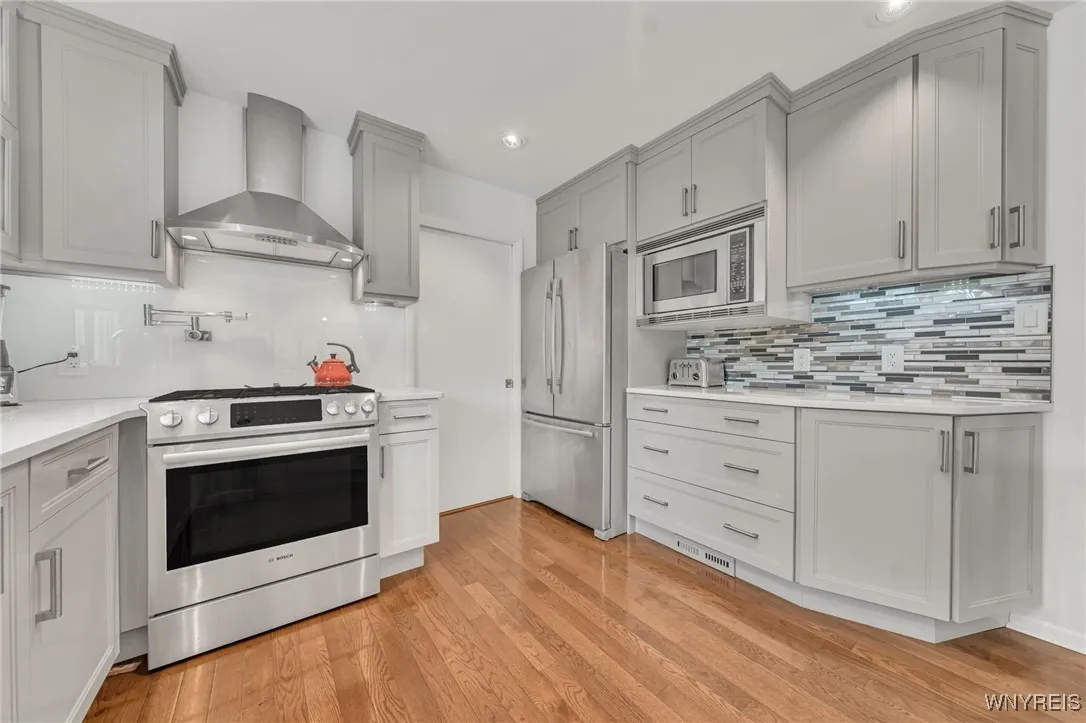 8325 Ziblut Court, Niagara, New York 14304, Niagara, New York 14304, 3 Bedrooms Bedrooms, 12 Rooms Rooms,3 BathroomsBathrooms,Residential,For Sale,8325 Ziblut Court, Niagara, New York 14304,B1622601