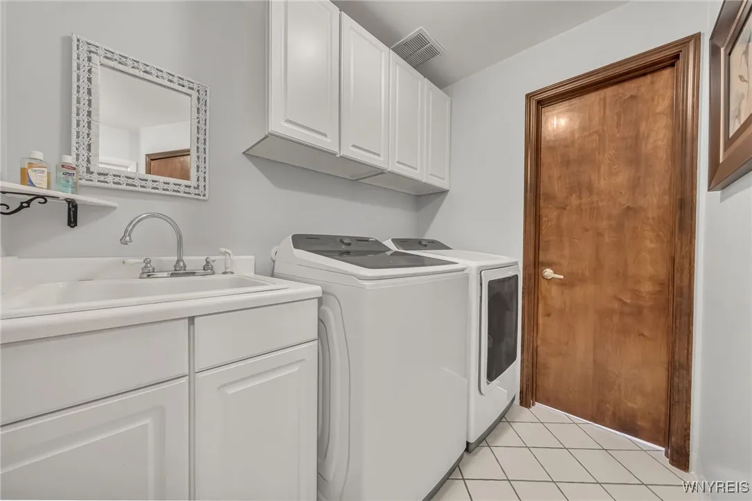 8325 Ziblut Court, Niagara, New York 14304, Niagara, New York 14304, 3 Bedrooms Bedrooms, 12 Rooms Rooms,3 BathroomsBathrooms,Residential,For Sale,8325 Ziblut Court, Niagara, New York 14304,B1622601