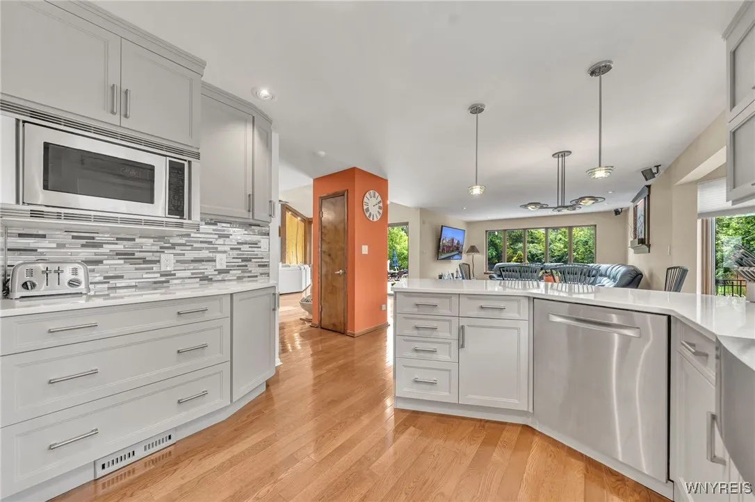 8325 Ziblut Court, Niagara, New York 14304, Niagara, New York 14304, 3 Bedrooms Bedrooms, 12 Rooms Rooms,3 BathroomsBathrooms,Residential,For Sale,8325 Ziblut Court, Niagara, New York 14304,B1622601