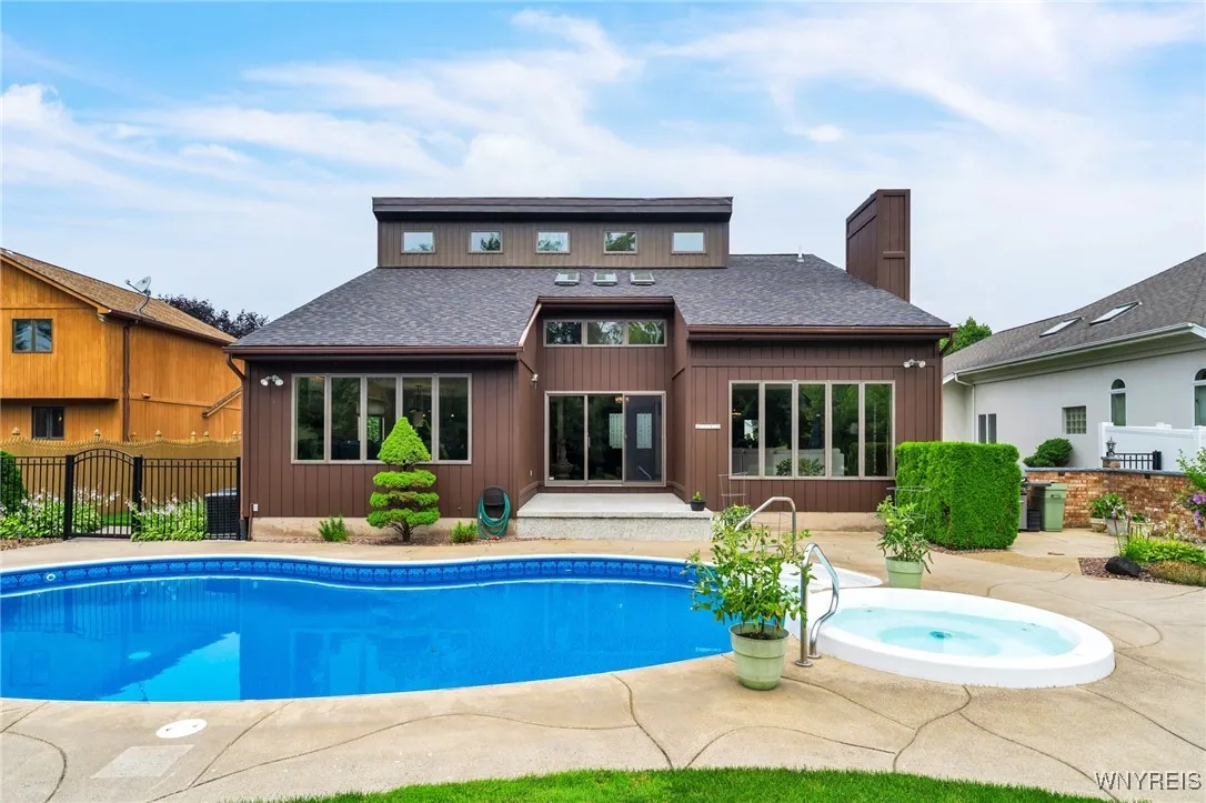 8325 Ziblut Court, Niagara, New York 14304, Niagara, New York 14304, 3 Bedrooms Bedrooms, 12 Rooms Rooms,3 BathroomsBathrooms,Residential,For Sale,8325 Ziblut Court, Niagara, New York 14304,B1622601