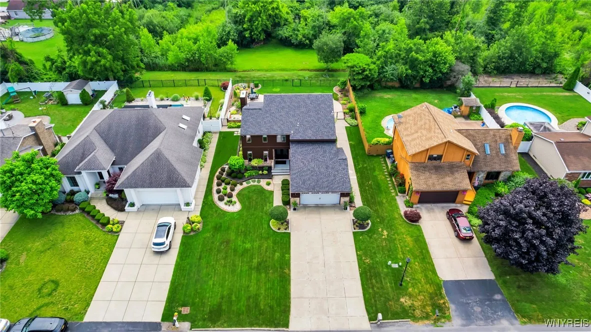 8325 Ziblut Court, Niagara, New York 14304, Niagara, New York 14304, 3 Bedrooms Bedrooms, 12 Rooms Rooms,3 BathroomsBathrooms,Residential,For Sale,8325 Ziblut Court, Niagara, New York 14304,B1622601