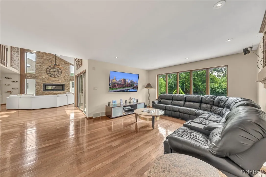 8325 Ziblut Court, Niagara, New York 14304, Niagara, New York 14304, 3 Bedrooms Bedrooms, 12 Rooms Rooms,3 BathroomsBathrooms,Residential,For Sale,8325 Ziblut Court, Niagara, New York 14304,B1622601