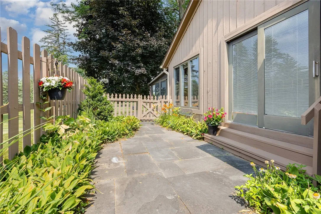 PRIVATE PATIO OFF KITCHEN EATING AREA