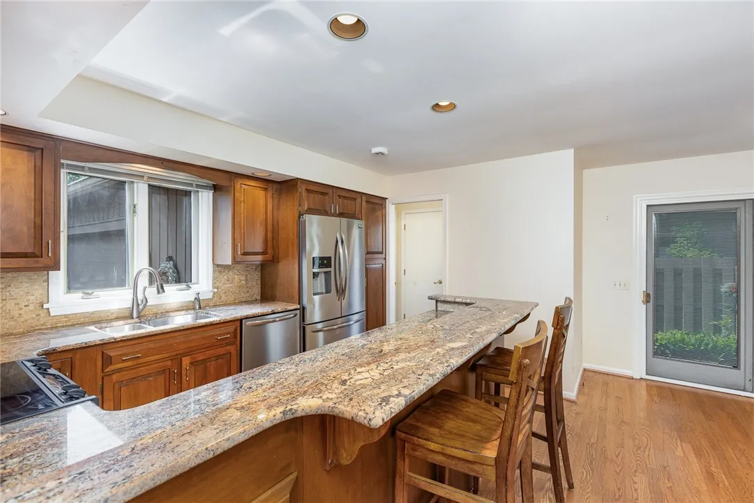 BREAKFAST BAR