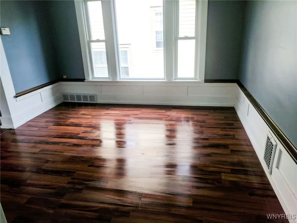 82 Rutland Street, Buffalo, New York 14220, Buffalo, New York 14220, 6 Bedrooms Bedrooms, ,2 BathroomsBathrooms,Residential,For Sale,82 Rutland Street, Buffalo, New York 14220,B1623015