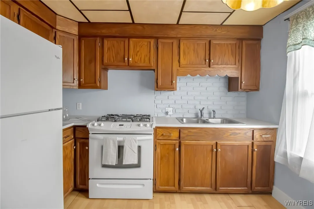 82 Rutland Street, Buffalo, New York 14220, Buffalo, New York 14220, 6 Bedrooms Bedrooms, ,2 BathroomsBathrooms,Residential,For Sale,82 Rutland Street, Buffalo, New York 14220,B1623015
