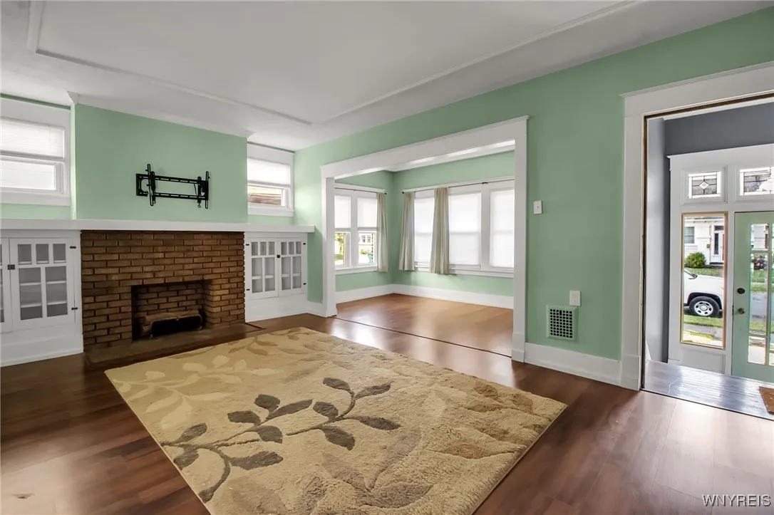 82 Rutland Street, Buffalo, New York 14220, Buffalo, New York 14220, 6 Bedrooms Bedrooms, ,2 BathroomsBathrooms,Residential,For Sale,82 Rutland Street, Buffalo, New York 14220,B1623015