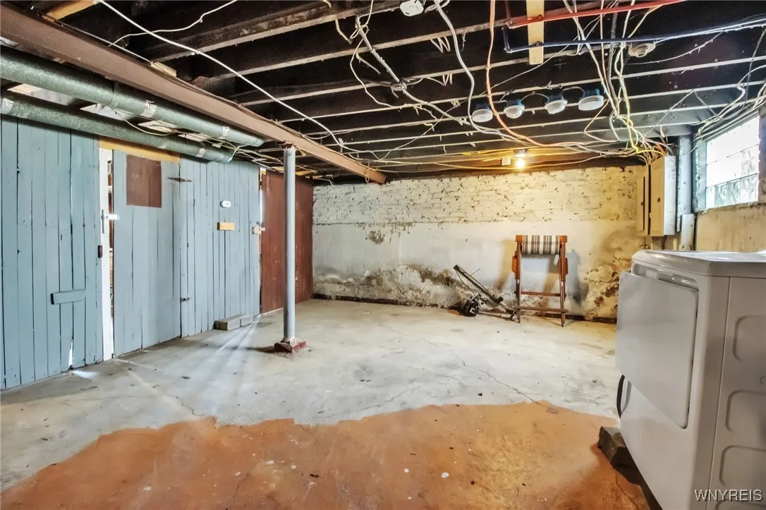 82 Rutland Street, Buffalo, New York 14220, Buffalo, New York 14220, 6 Bedrooms Bedrooms, ,2 BathroomsBathrooms,Residential,For Sale,82 Rutland Street, Buffalo, New York 14220,B1623015