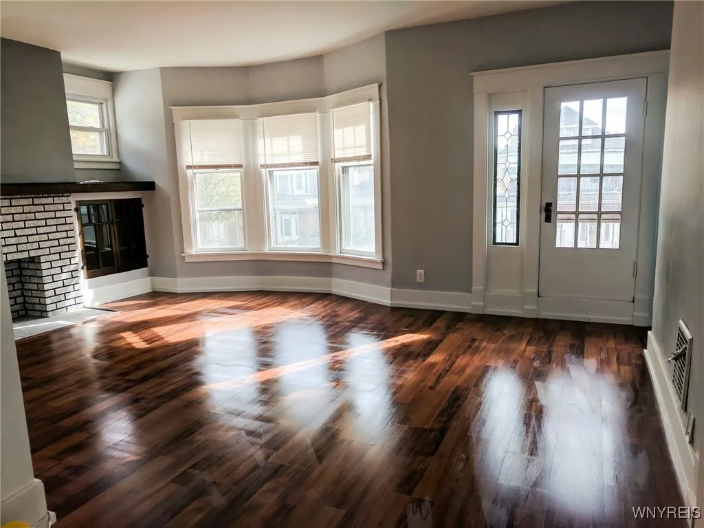 82 Rutland Street, Buffalo, New York 14220, Buffalo, New York 14220, 6 Bedrooms Bedrooms, ,2 BathroomsBathrooms,Residential,For Sale,82 Rutland Street, Buffalo, New York 14220,B1623015